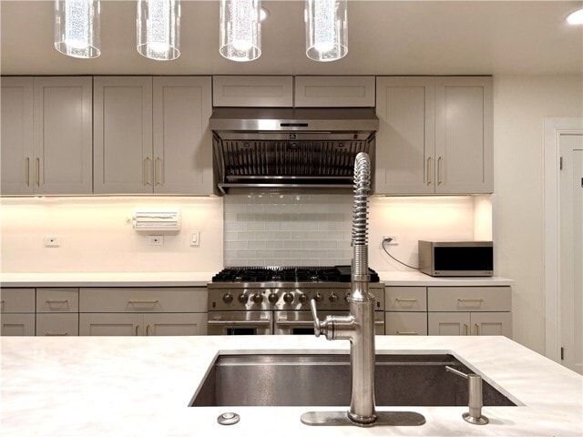 Building Photo - 9912 Newcomb Ave