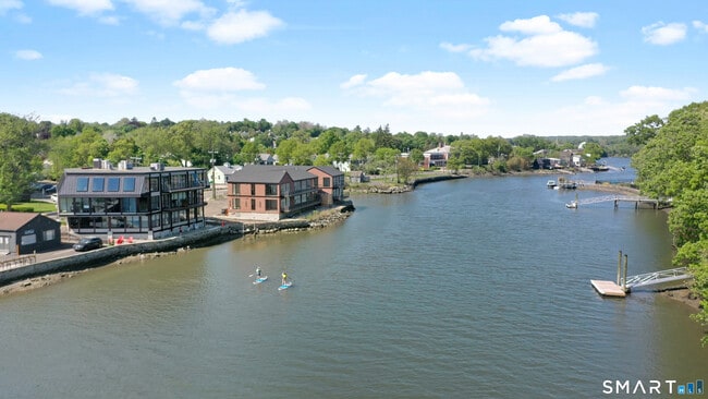 Building Photo - 253 Riverside Ave