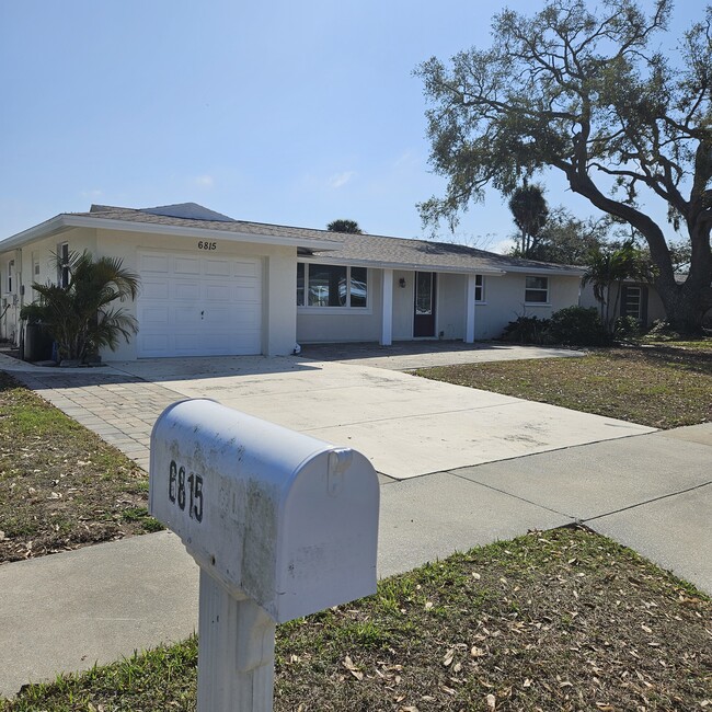 Building Photo - 6815 Anchor Way