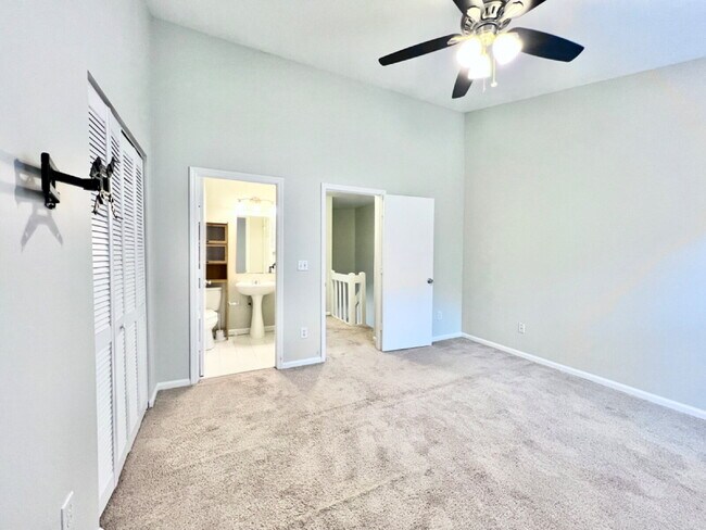 Building Photo - RAINTREE TOWNHOME!