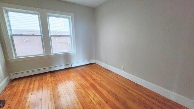 Building Photo - 126 Welles St
