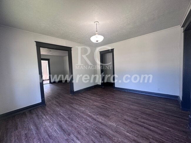 Building Photo - 1434 Walnut-