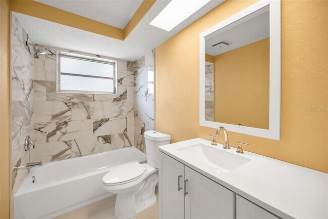 Building Photo - 9100 Lunar Ln