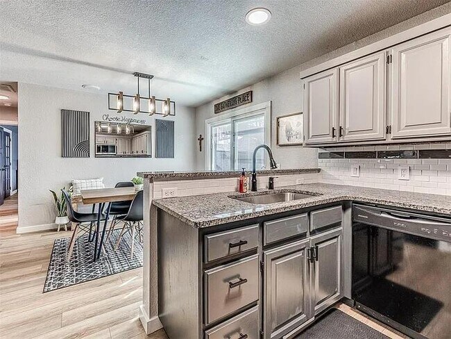 Building Photo - 2912 Canyon Oaks Ct