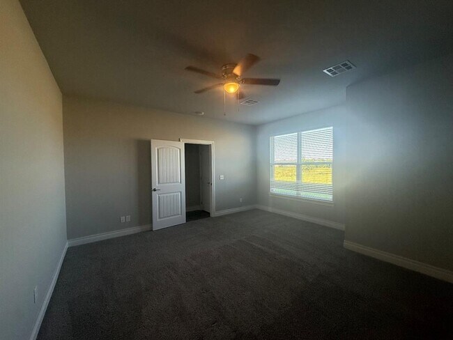Building Photo - 9544 Monterey Dr