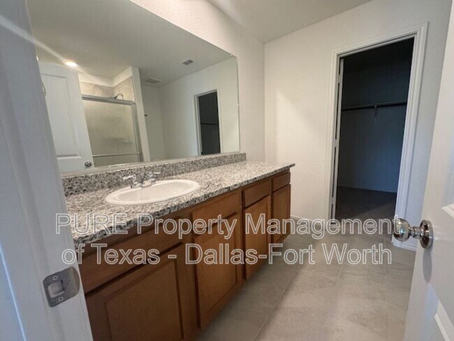 Building Photo - 2929 Dora Dr