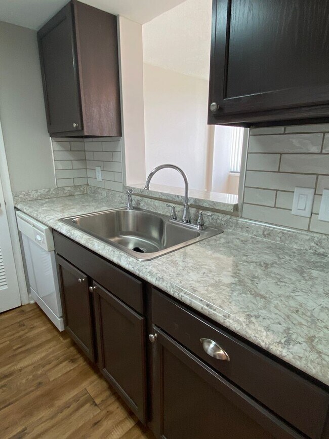 Building Photo - wh610