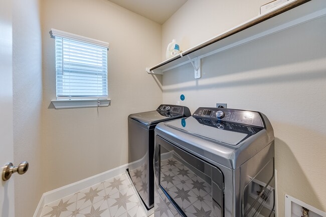 Building Photo - 11913 Briarwood Hill Way