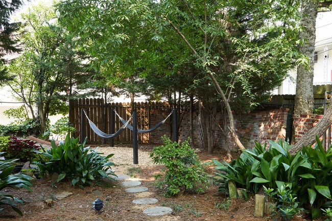 Building Photo - 3308 Cliff Rd