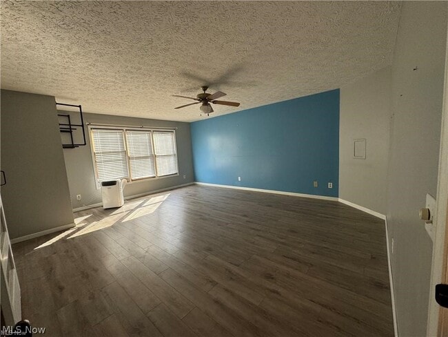 Building Photo - 242 Ravenshollow Dr