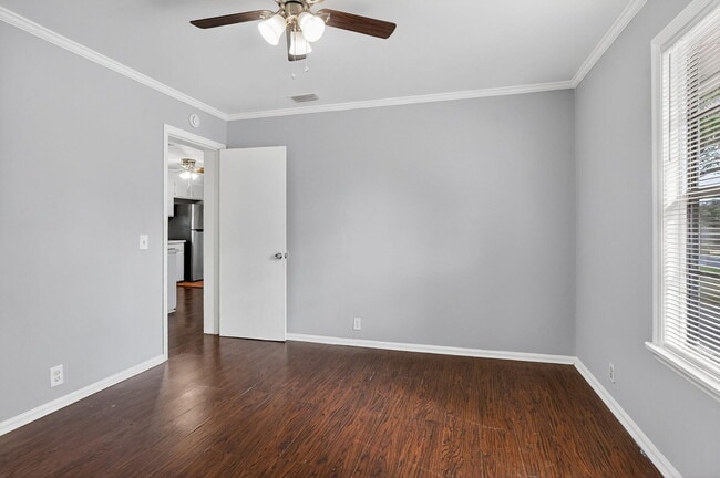 Building Photo - 539 NW 8th Ave