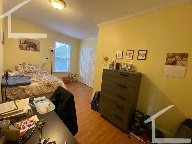 Building Photo - 4-Bed + 2-Bath * HBS * Central  Air