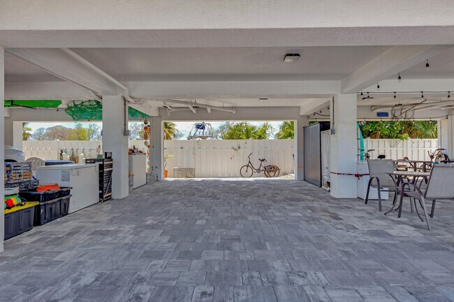 Building Photo - 10877 Overseas Hwy