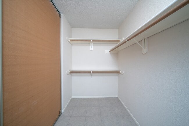 Building Photo - 2206 Greencove Ln