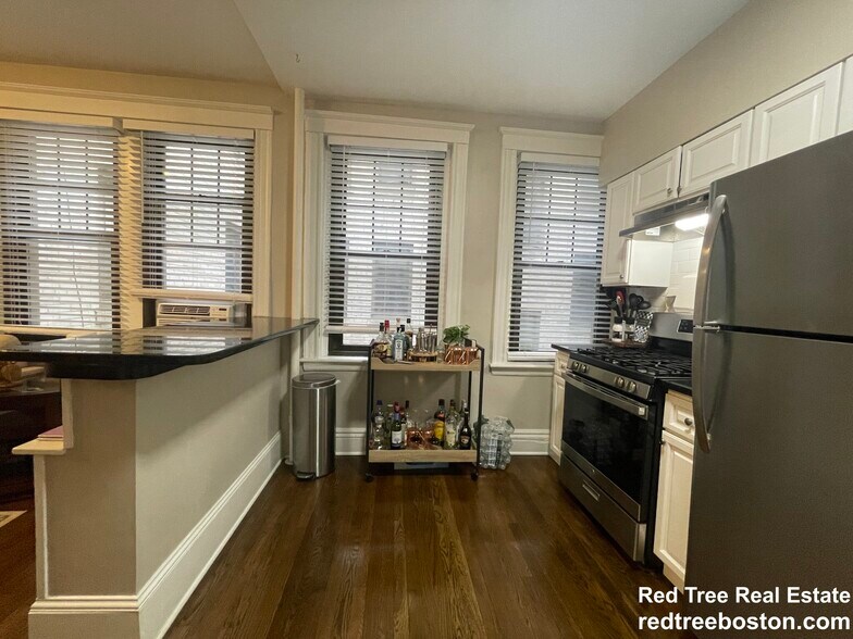 Building Photo - 1758 Commonwealth Ave