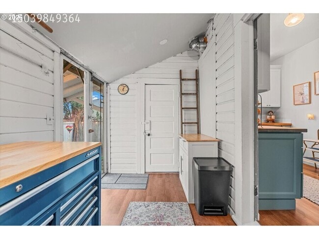 Building Photo - 310 N School St