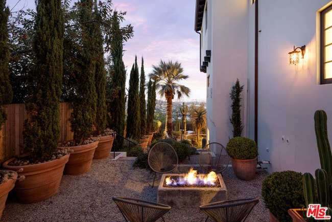 Building Photo - 4048 Farmouth Dr