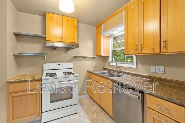 Building Photo - 703 A St