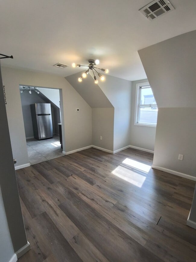 Building Photo - 223 Cator Ave