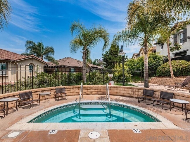 Building Photo - 425 S Meadowbrook Dr