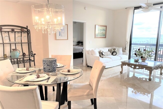 Building Photo - 801 S Olive Ave