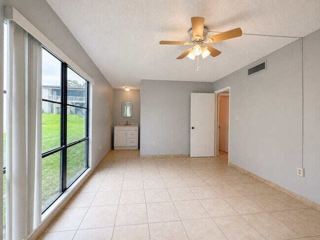 Building Photo - 2811 SW Archer Rd