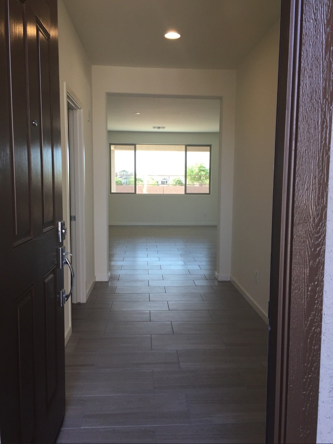 Building Photo - 3012 E Quenton St