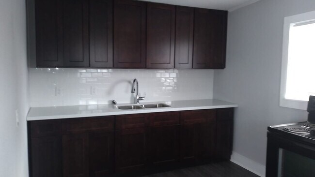 Building Photo - 2004 Gulfway Dr