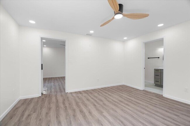 Building Photo - 400 Talaflo St