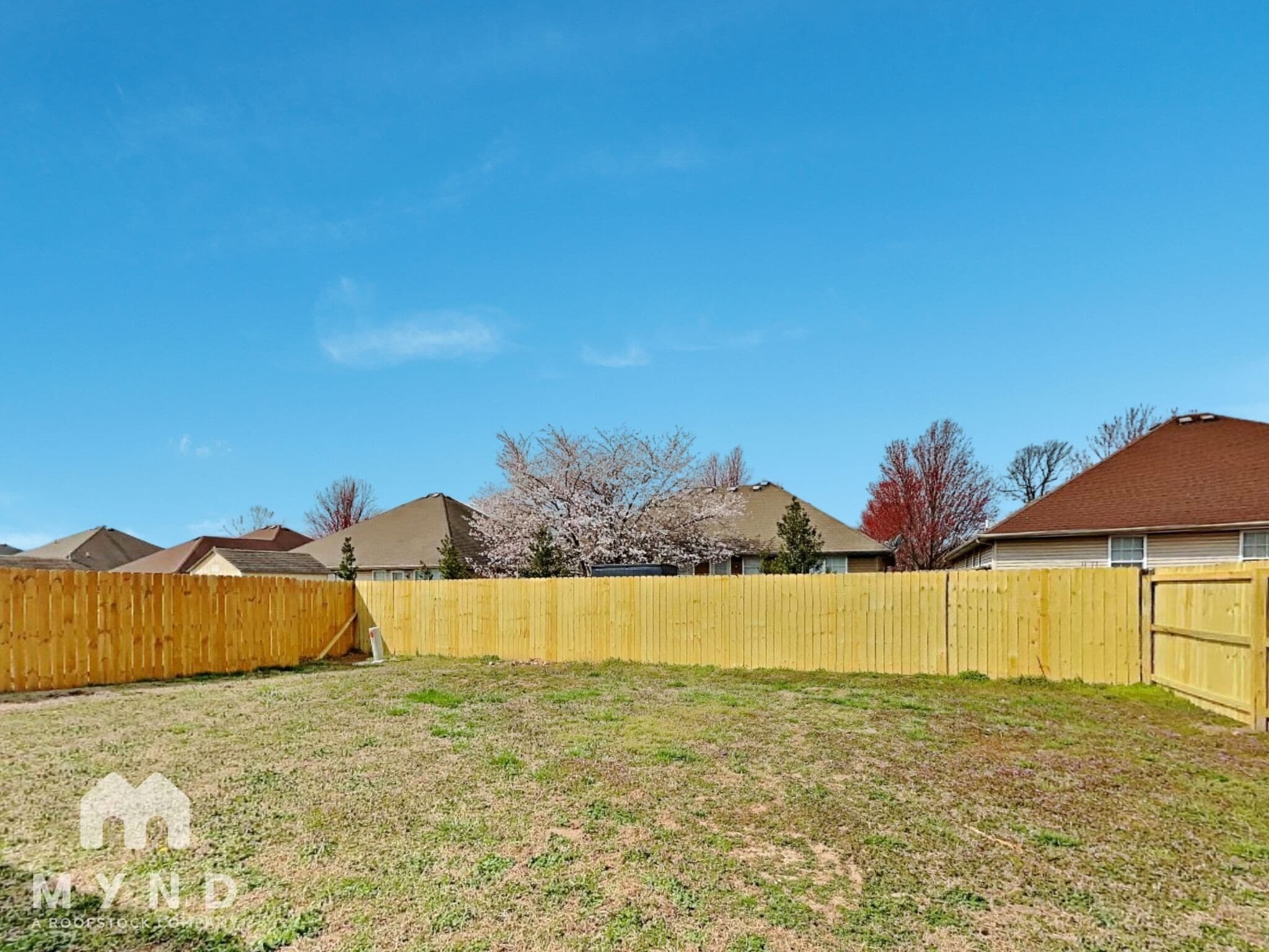 Building Photo - 615 S Mahn Ave