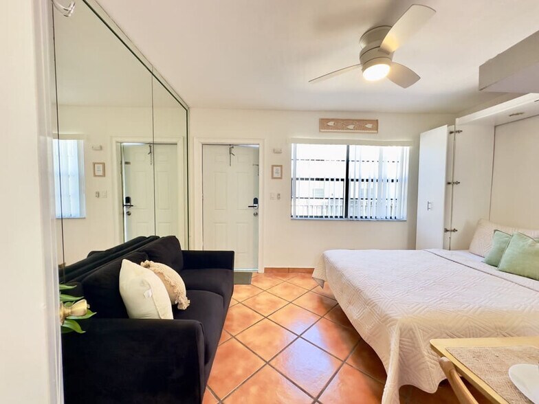 Building Photo - 104 Harding St