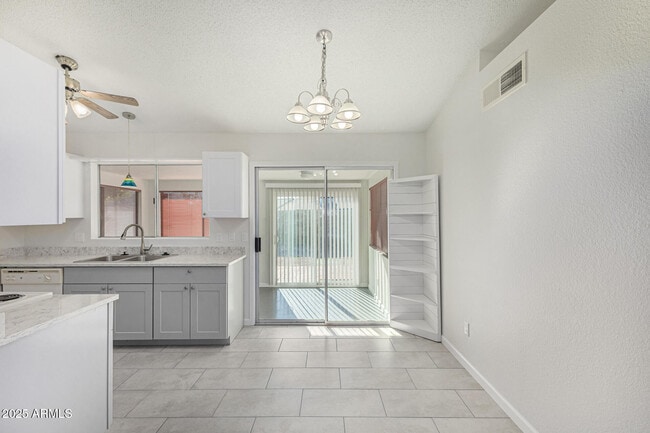 Building Photo - 1813 E Grandview Rd