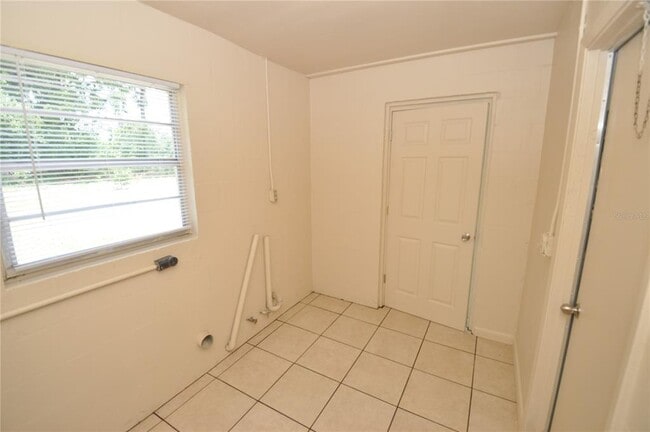 Building Photo - 2587 Sun Acres Blvd