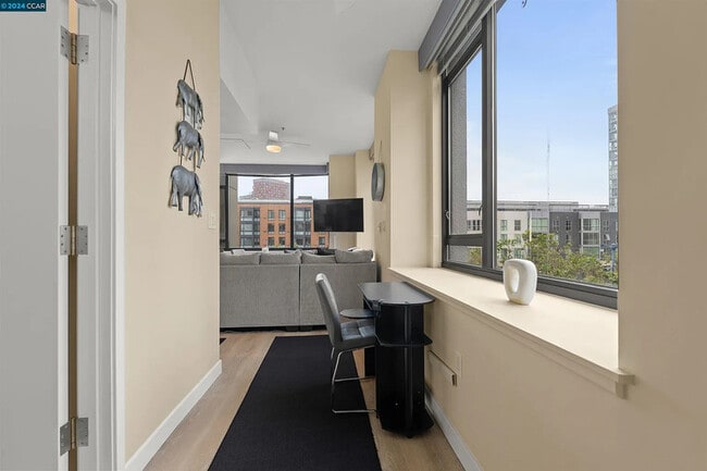 Building Photo - 372