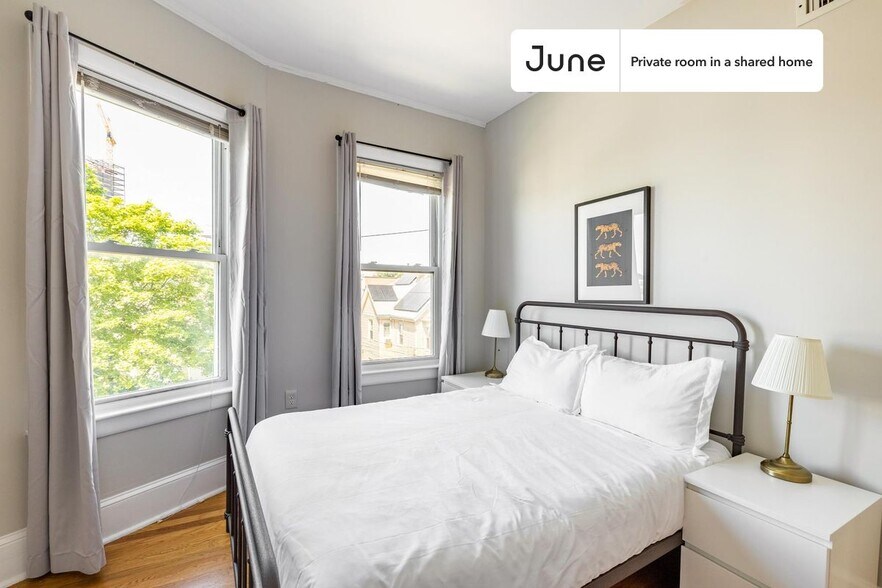 Building Photo - Room in Shared 3 bed/1 bath home