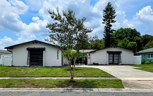 Building Photo - Fully Renovated 4 Bed/ 2.5 Bath Home in Wi...