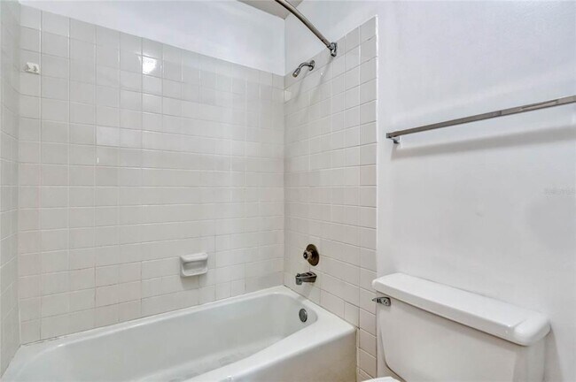 Building Photo - 1236 Villa Ln