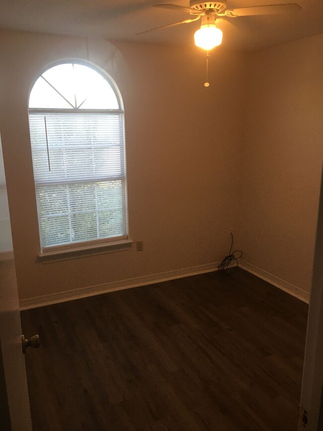 Building Photo - 3-Bedroom 2-Bath $1,750 Month Near Duke AF...