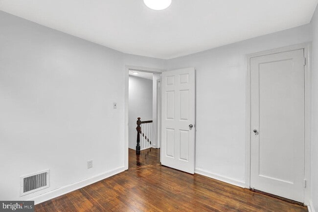 Building Photo - 331 Oakland St