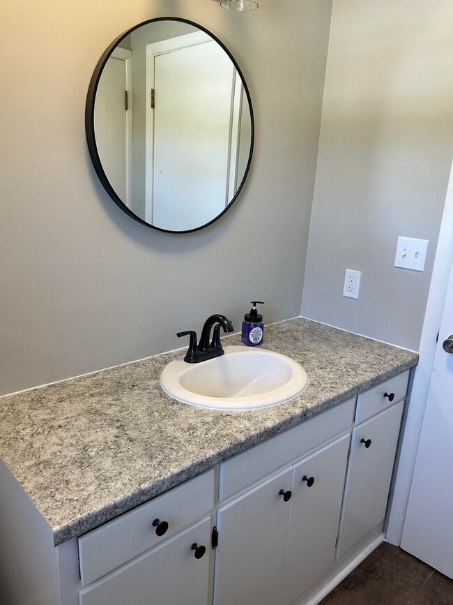 Building Photo - 520 30th Ave N