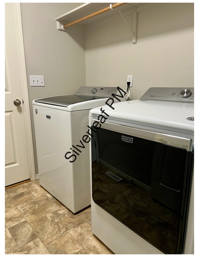 Building Photo - 2095 W Swallowtail Pl