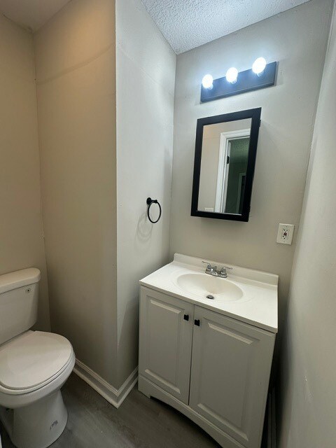Building Photo - Bright And Renovated 3 Bedroom Home With Modern Updates