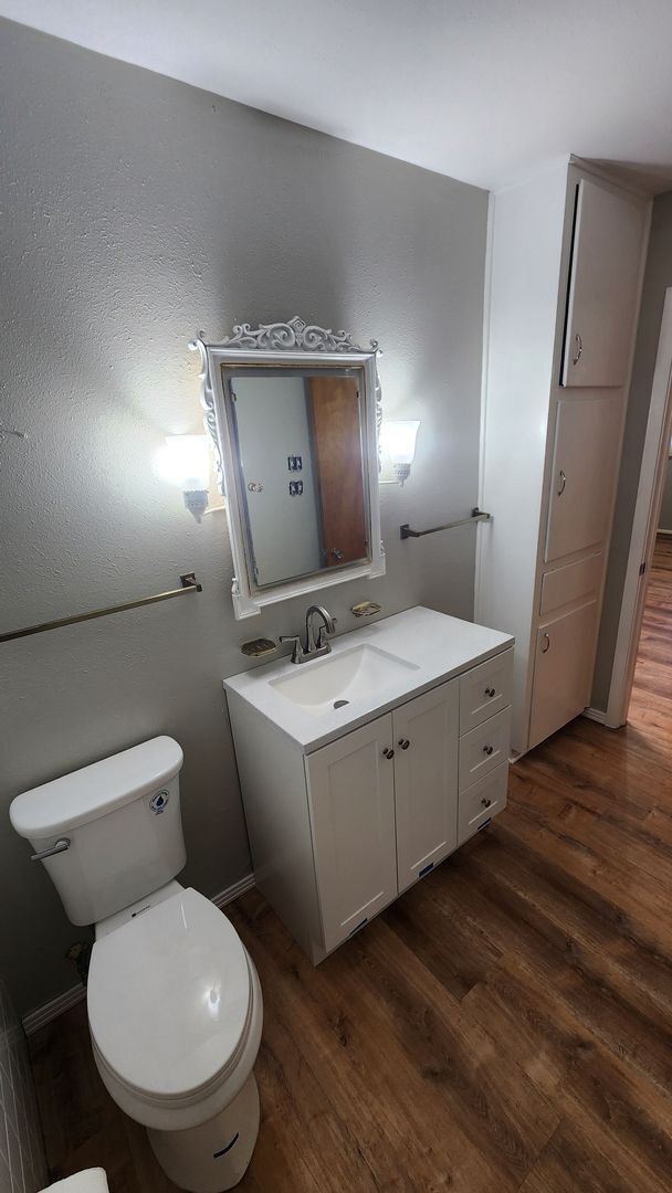 Building Photo - Refurbished - 3 bdrm 1 bath