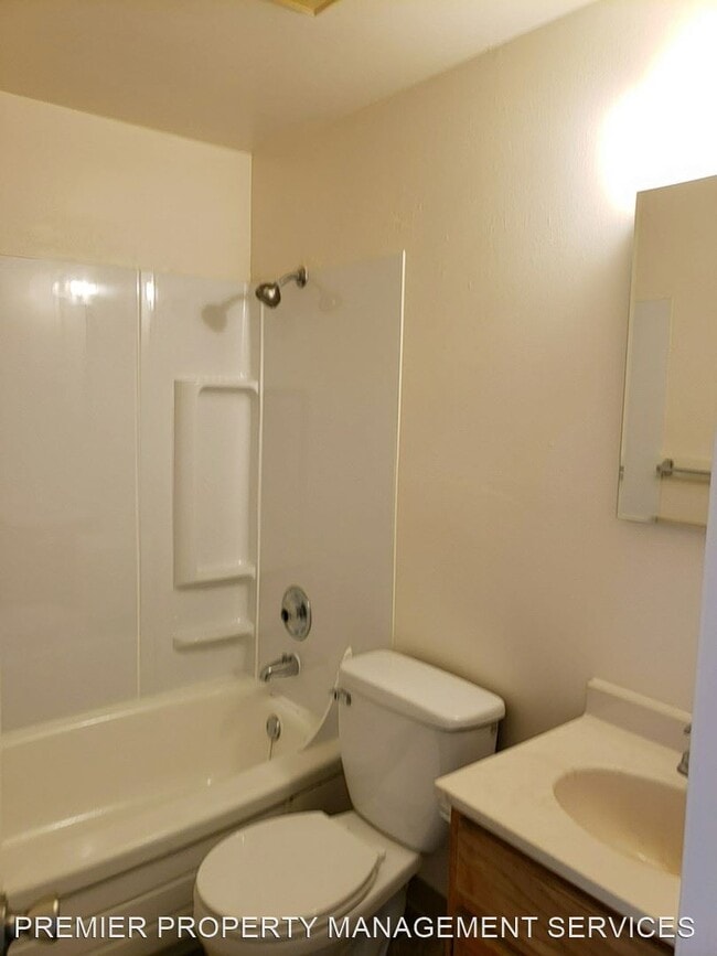 Building Photo - 700 1st St