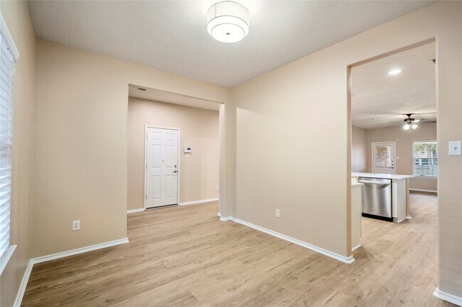 Building Photo - 22 Garden Lodge Pl