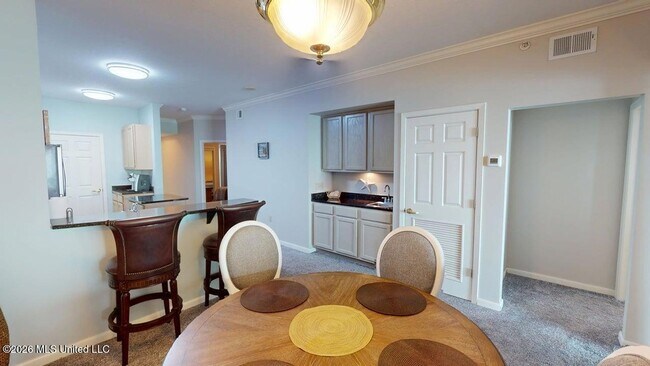 Building Photo - 2230 Beach Dr