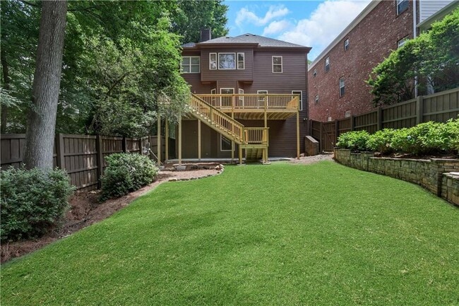 Building Photo - 3228 Silver Lake Dr NE