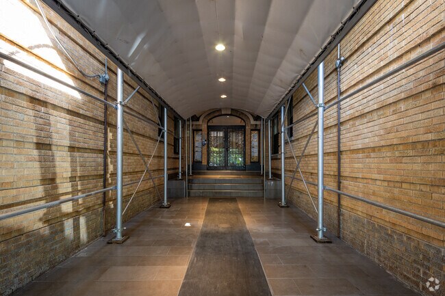 Entrance - 710 Riverside Dr