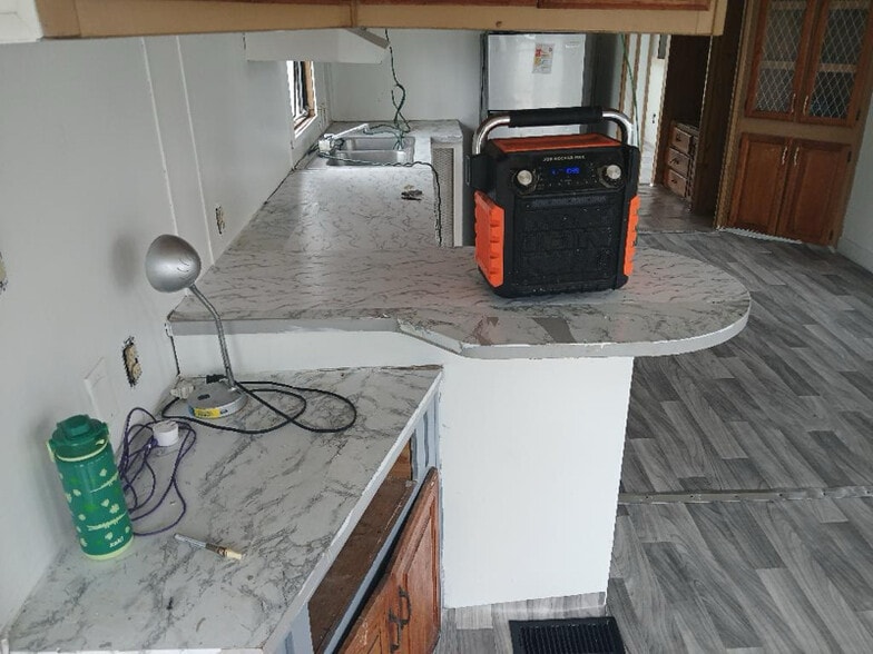 Building Photo - 1475 N Bridge St