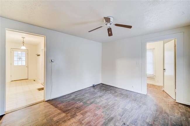 Building Photo - 1290 Reavis Mountain Rd